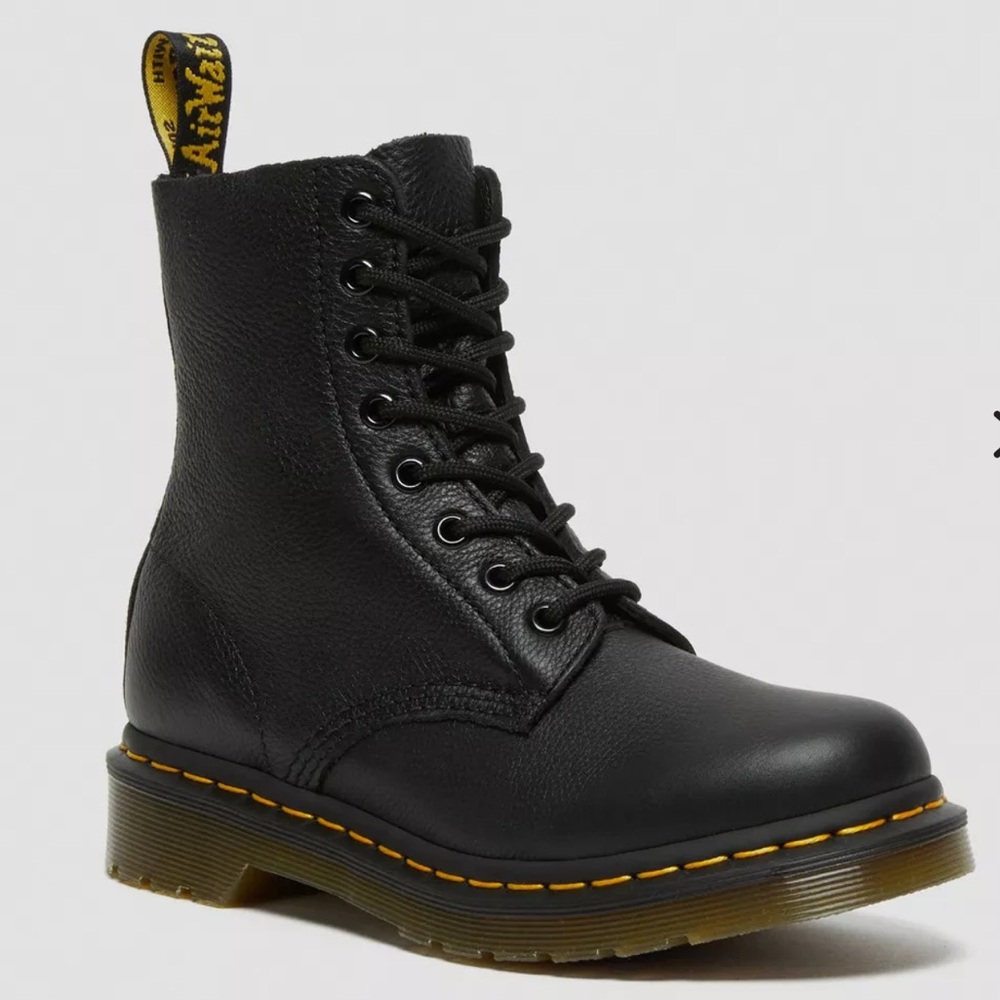 Dr Martens Virginia Leather Boots ✨